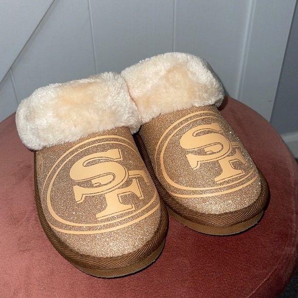 SF 49er's slippers - Picture 1 of 4